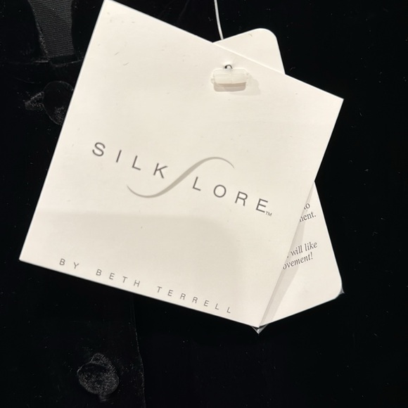 NWT: Silk lore silk blend black button-down blouse, size M - Picture 3 of 6